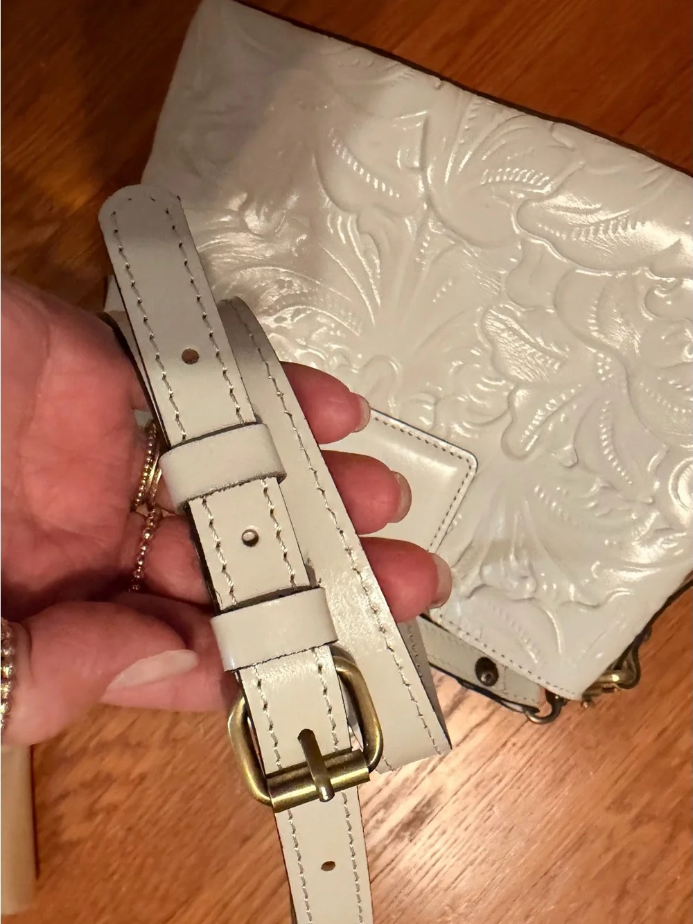 Patricia Nash Embossed Off-White Leather Purse w/Gold Handles & Shoulder Strap